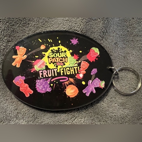 Sour Patch Kids Fruit Fight! Promo keychain - Picture 1 of 2